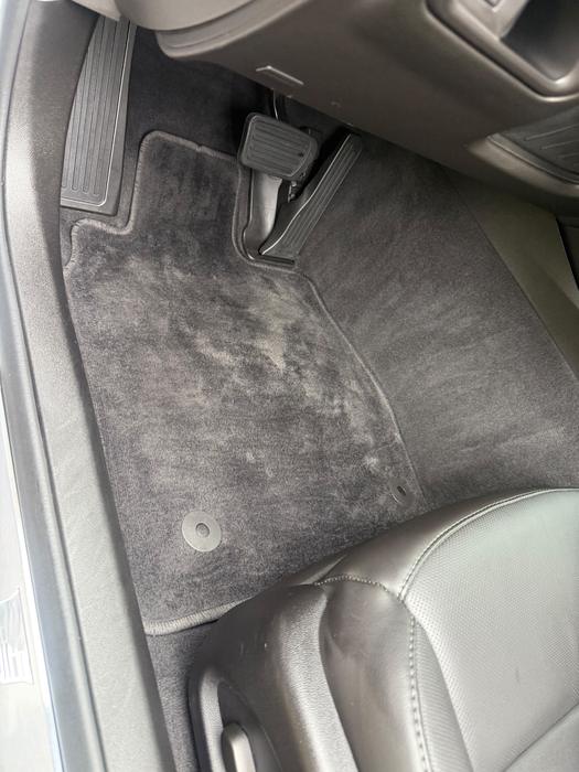 Cadillac CT5 carpet and floor mats after hot-water extraction